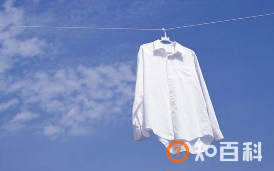 衣服沾上顽渍怎么办？巧去衣服顽渍的方法