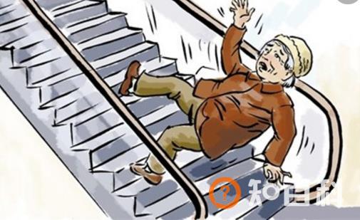 跌倒也有正确姿势 老人摔倒后把危害降到最低的方法