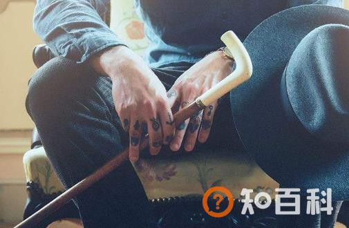老年人选择手杖的六大要素 需要用拐杖的六类老人