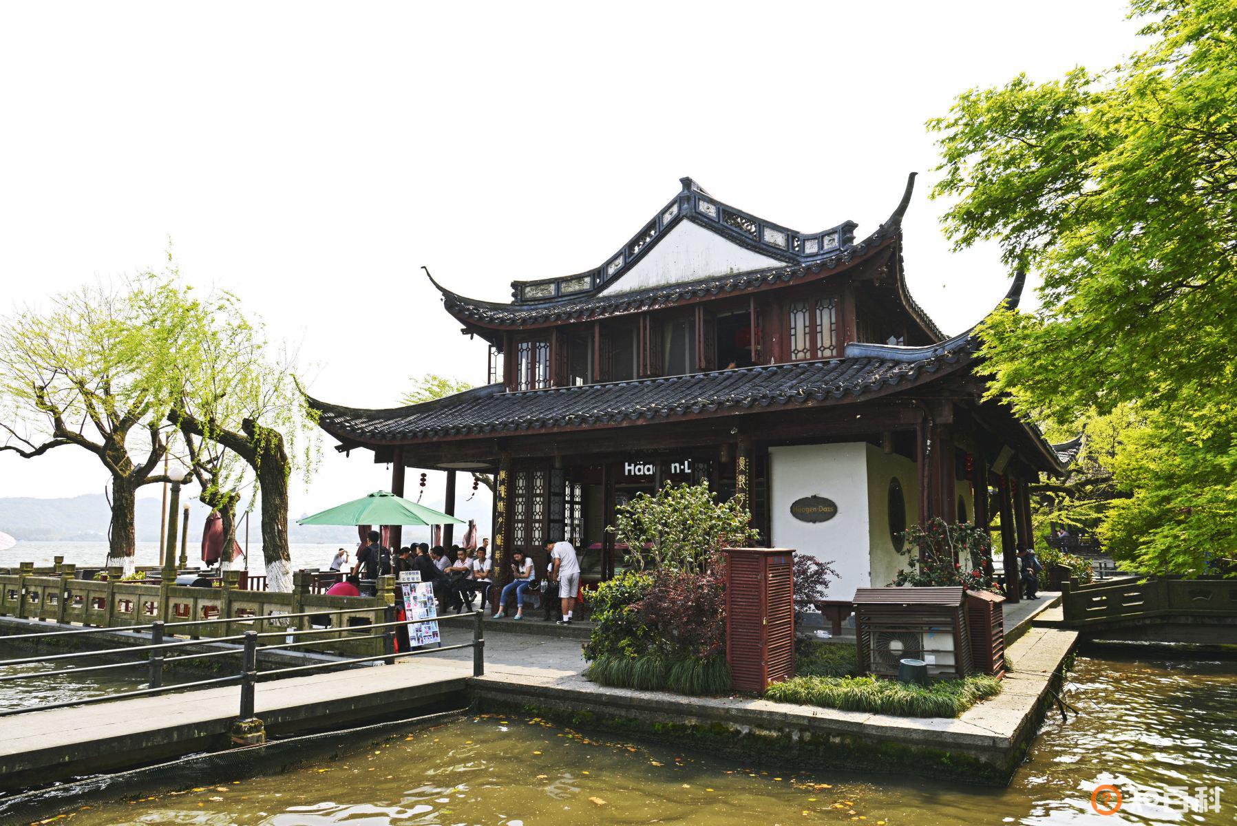 平湖秋月(Autumn moon on the calm lake (Pinghu Qiuyue))