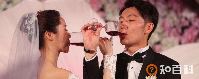 交杯酒是伴娘送吗