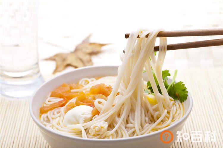 辟谣：痛风高尿酸不能吃西红柿等酸味食物？医生告诉你真相
