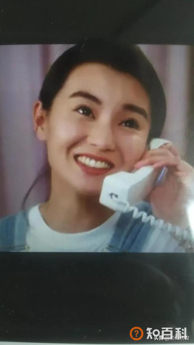 美德是石敲出智慧之火,向国旗敬礼做美德少年作文？
