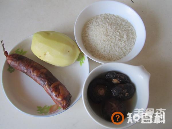 腊肠土豆煲仔饭做法大全