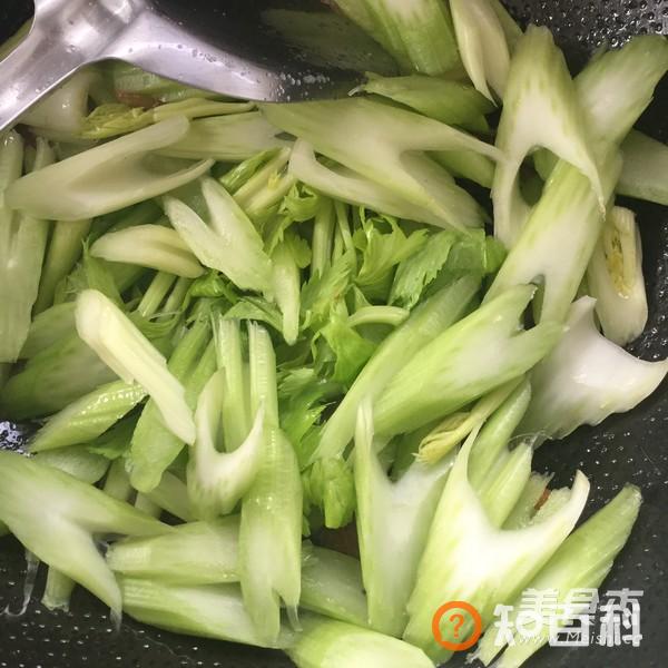 腊肠炒西芹做法大全