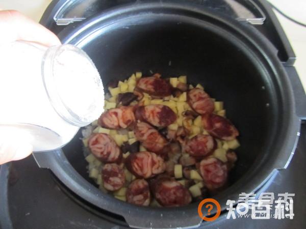 腊肠土豆煲仔饭做法大全