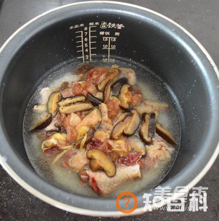 香菇鸡腿煲仔饭做法大全
