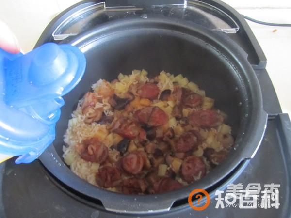 腊肠土豆煲仔饭做法大全