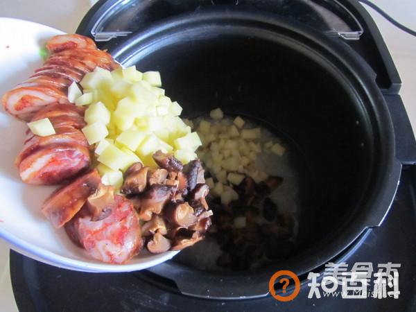 腊肠土豆煲仔饭做法大全