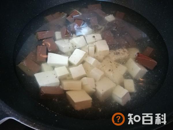 香辣鸭血豆腐做法大全