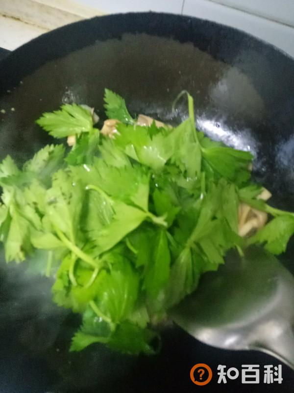 芹菜叶平菇炒鸡蛋做法大全