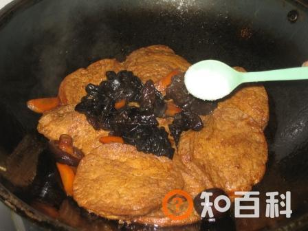 香菇黑木耳烧素鸡做法大全