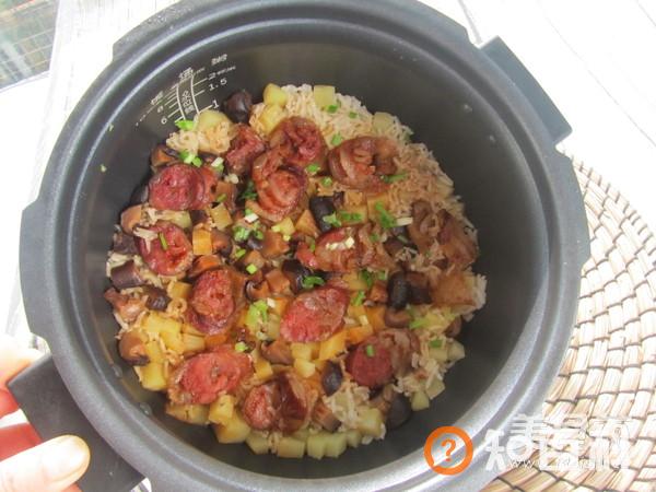腊肠土豆煲仔饭做法大全