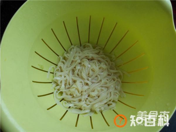 尖椒鸡蛋炸酱面做法大全