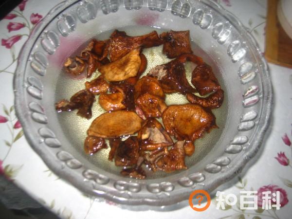 野生菌炒鸡翅做法大全