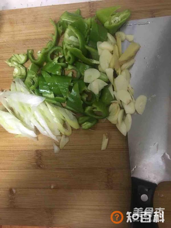 辣子鸡丁（酸甜口的您家的宝宝也可以吃）做法大全