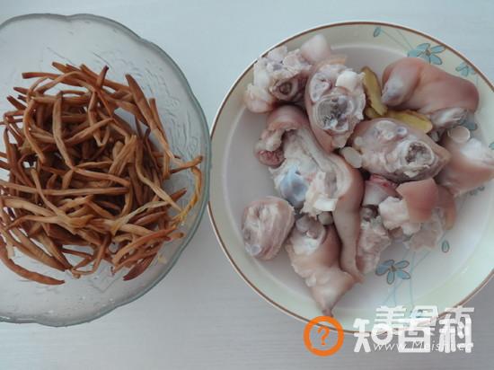 金针炖猪蹄做法大全