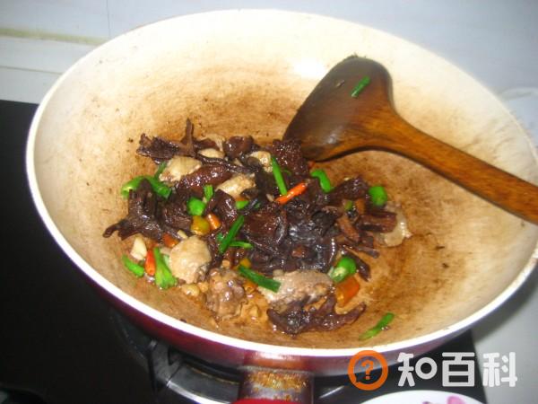 野生菌炒鸡翅做法大全