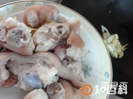 金针炖猪蹄做法大全