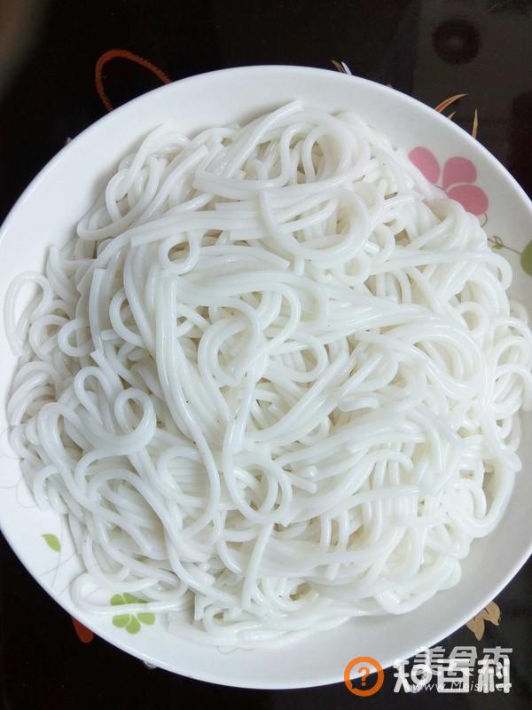 香芹榨菜里脊肉炒米粉做法大全