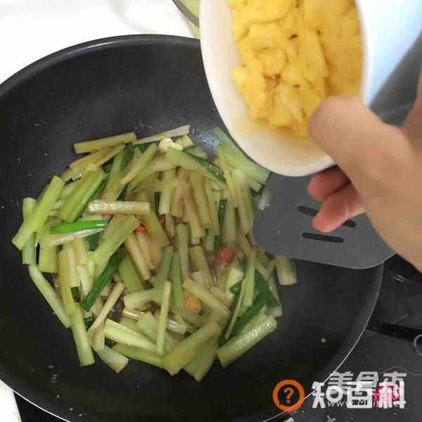 西芹鸡蛋炒米粉做法大全