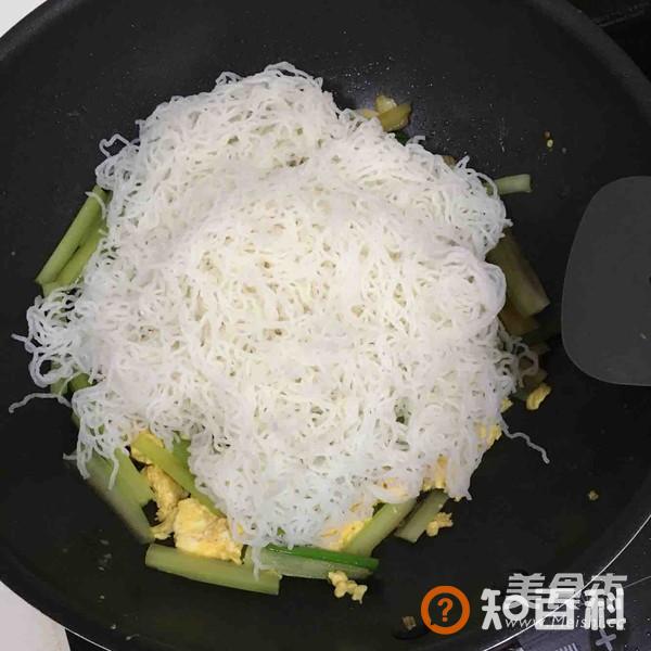 西芹鸡蛋炒米粉做法大全