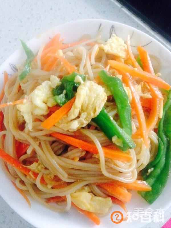 青椒鸡蛋胡萝卜炒米粉做法大全