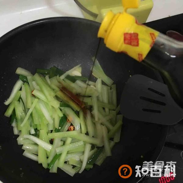 西芹鸡蛋炒米粉做法大全