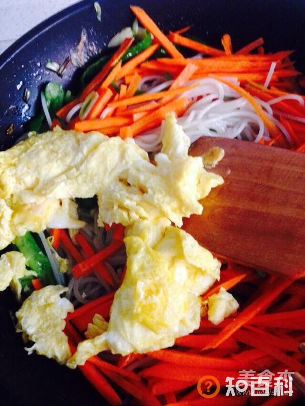 青椒鸡蛋胡萝卜炒米粉做法大全