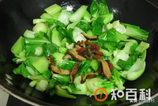 白灼生菜的做法,炒青菜怎么做更翠绿漂亮？